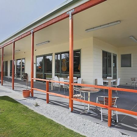 Отель Tui Base Camp Tuatapere Экстерьер фото