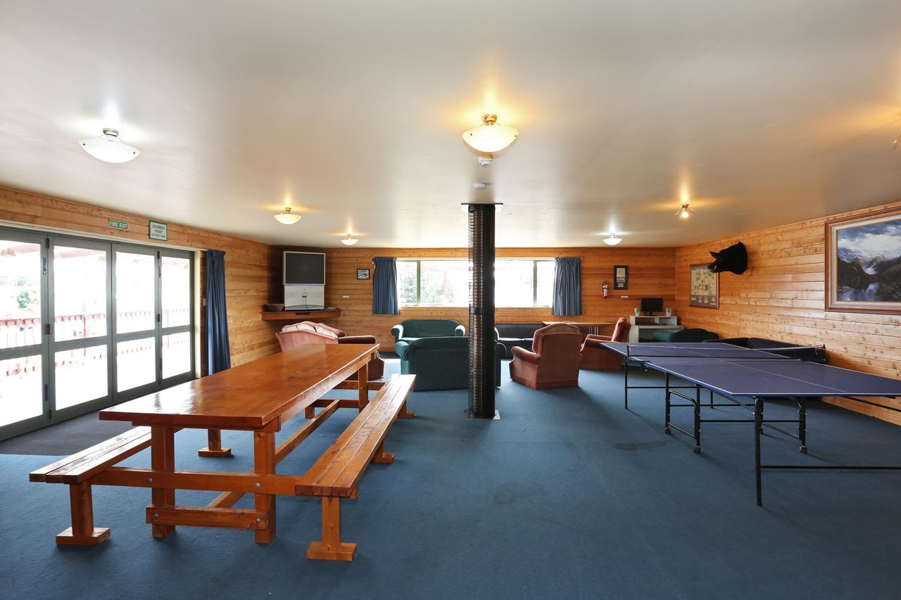 Отель Tui Base Camp Tuatapere Экстерьер фото