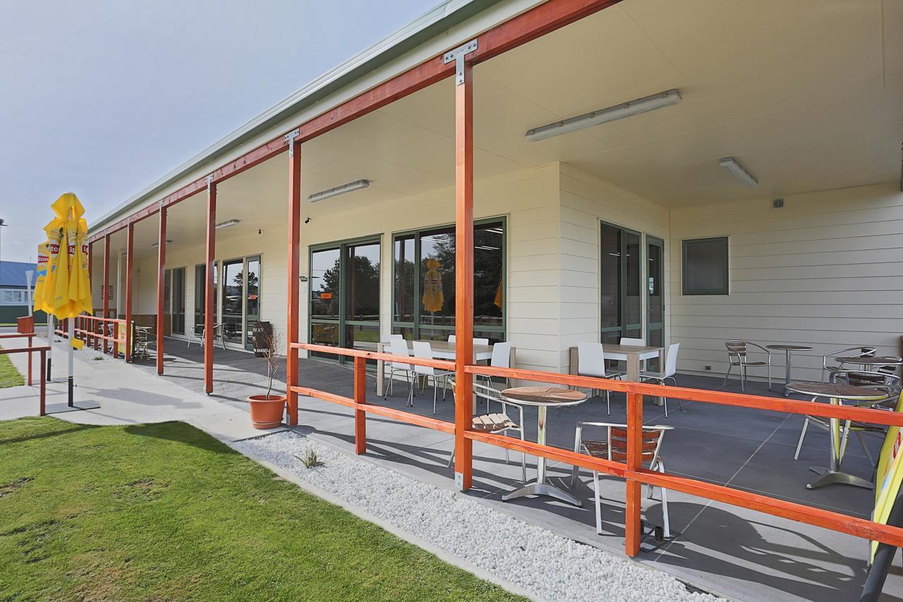 Отель Tui Base Camp Tuatapere Экстерьер фото
