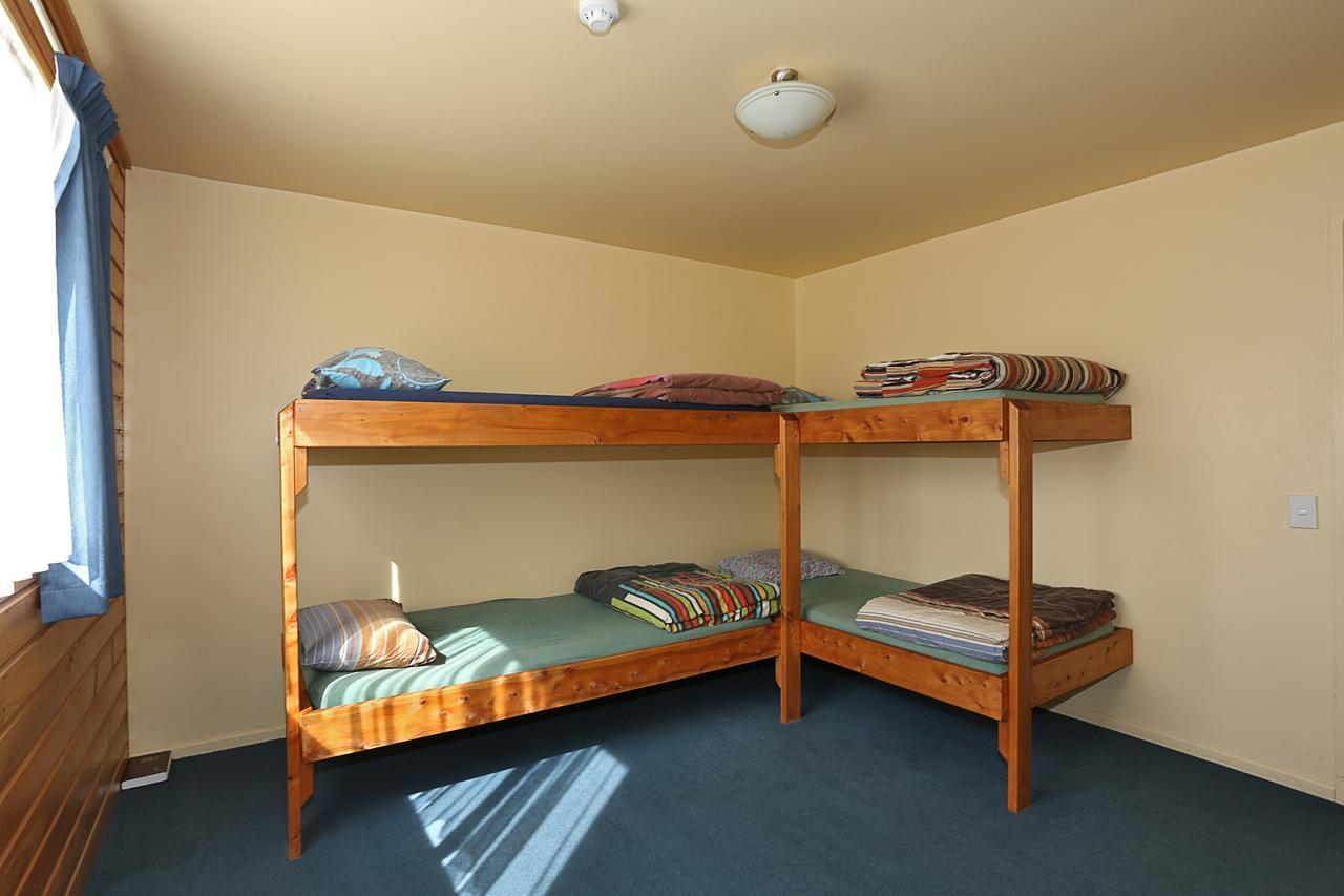 Отель Tui Base Camp Tuatapere Экстерьер фото