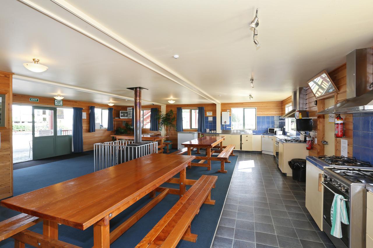 Отель Tui Base Camp Tuatapere Экстерьер фото